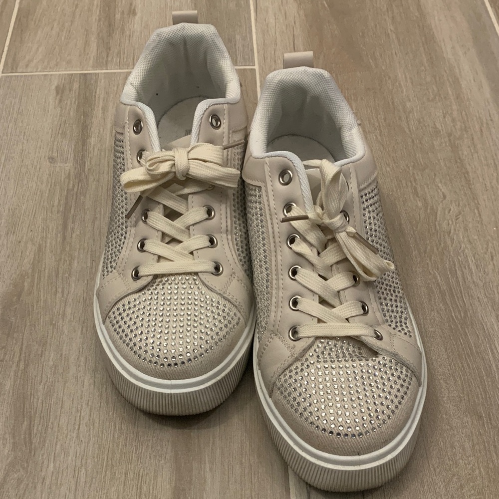 London Rag Fashion/Jeweled Cream Sneakers SZ 10